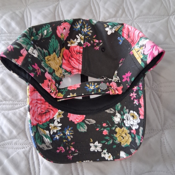 BCBGeneration Floral Baseball Cap OS Cotton Strapback Pink & Black New - Picture 2 of 3